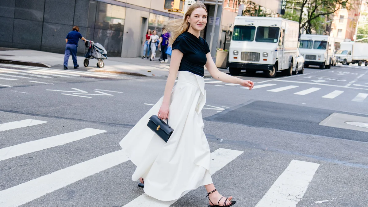 german woman sunscreen commuting city street stylish