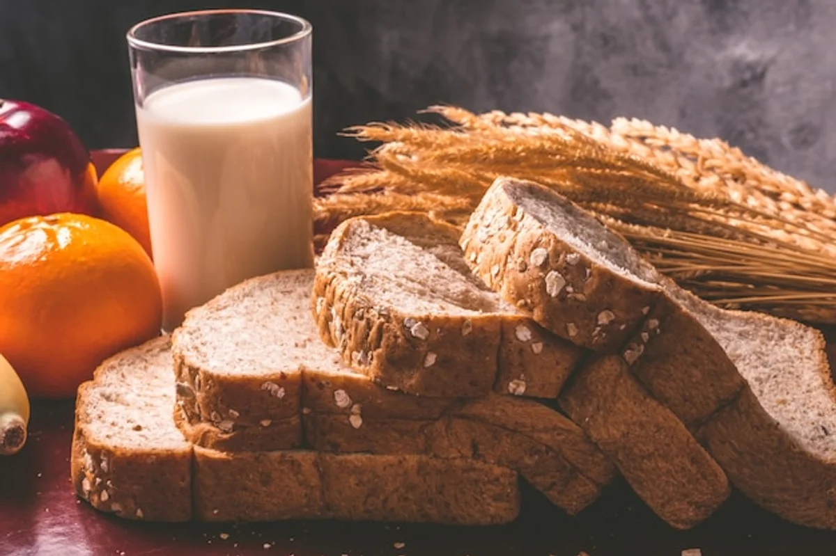 healthy breakfast with whole grains and fruit