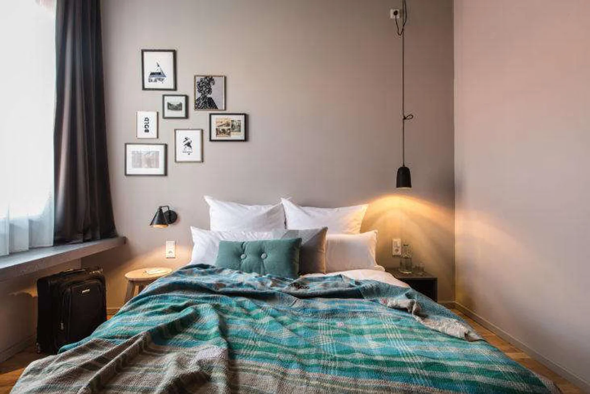 decluttered bedroom minimalist lifestyle Germany
