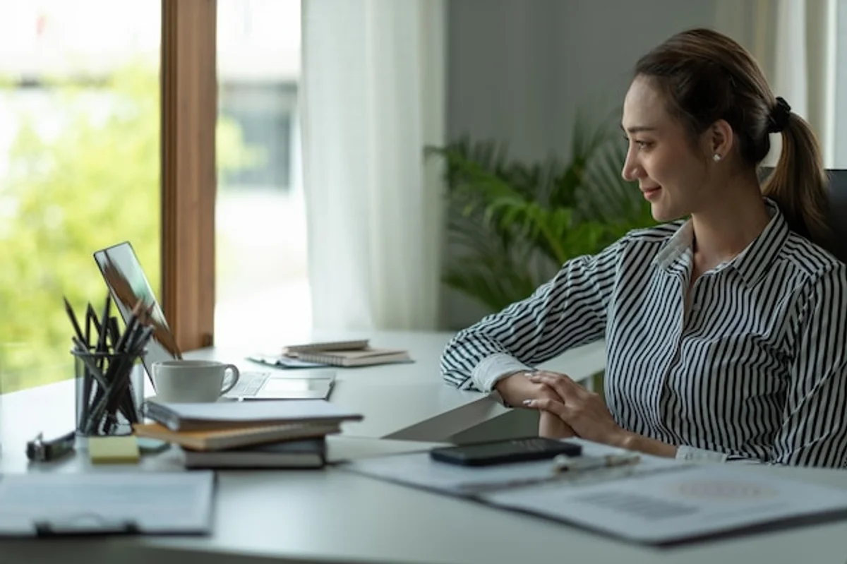 online learning business professional laptop home office