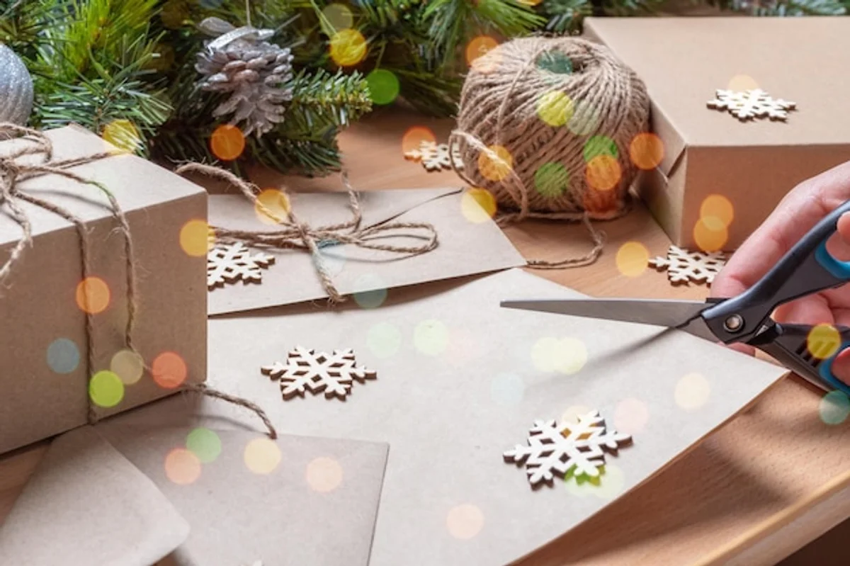 DIY recycled paper crafts creative table