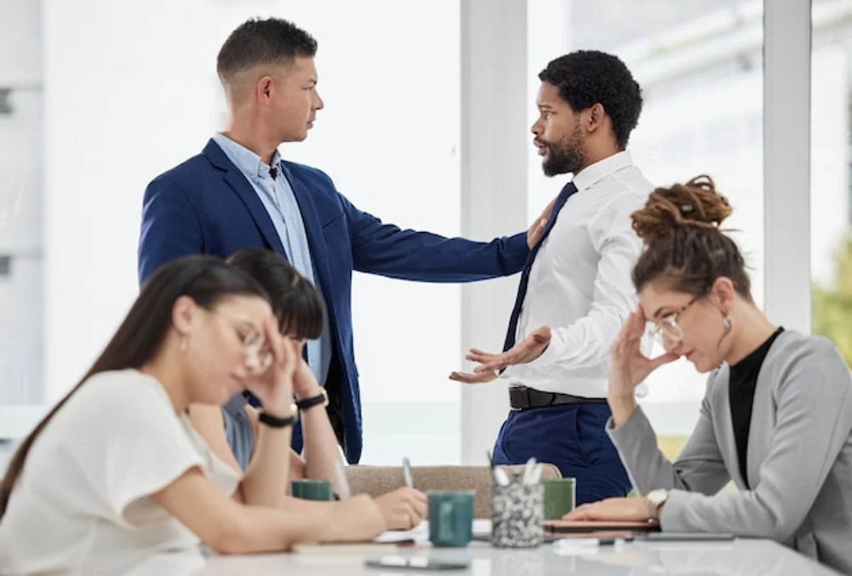 conflict resolution discussion table office people
