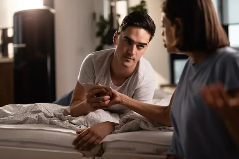 relationship conflict smartphone couple bed