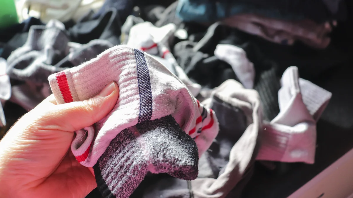 old socks cleaning household hack germans home