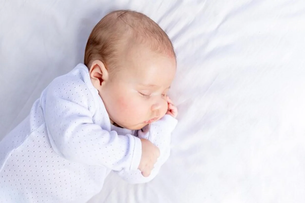 sleeping newborn baby healthy sleep