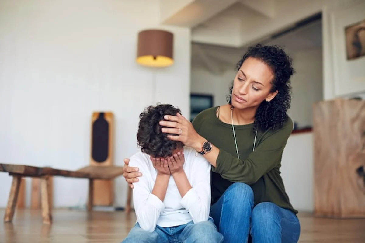 crying child comfort parent supermarket