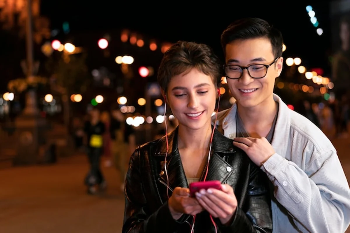 modern couple open communication smartphone distraction