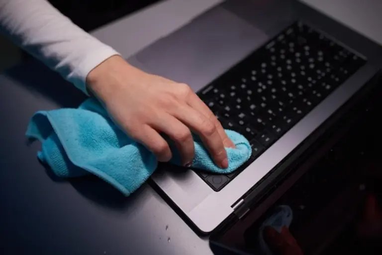 microfiber cloth cleaning screen