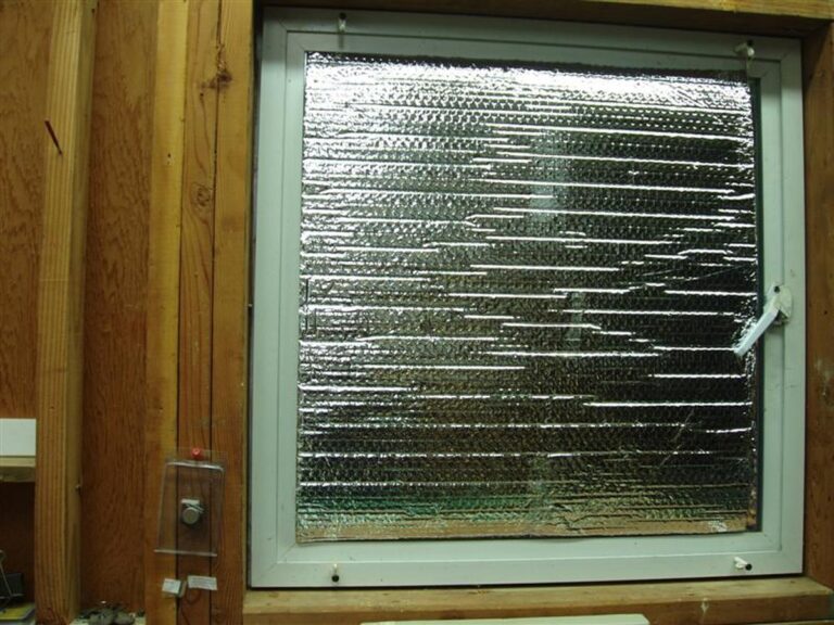 Alufolie am Fensterrahmen – wie du 25 % Heizkosten sparst