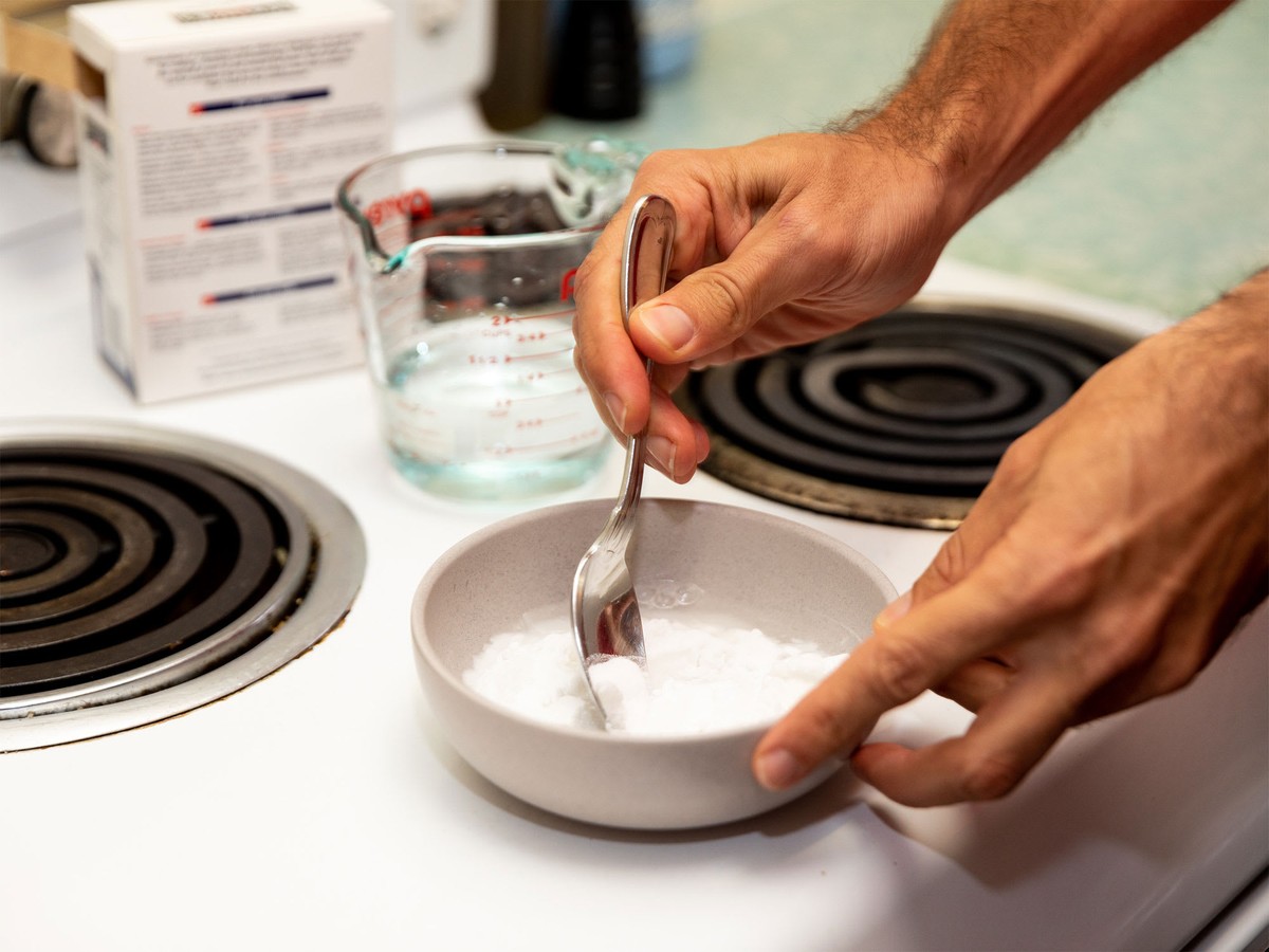 Backpulver und Öl gegen Türknarren – die 3-Euro-Lösung - image 1