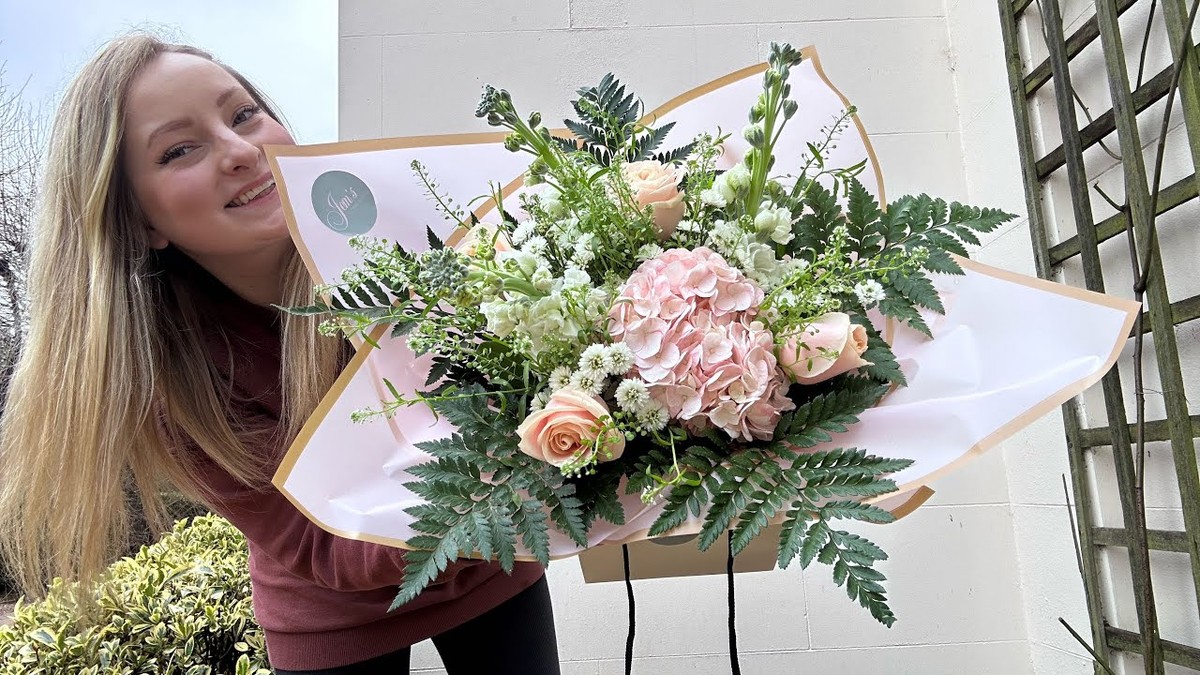 Essig im Blumenwasser verdoppelt die Haltbarkeit – Florist erklärt warum - image 2