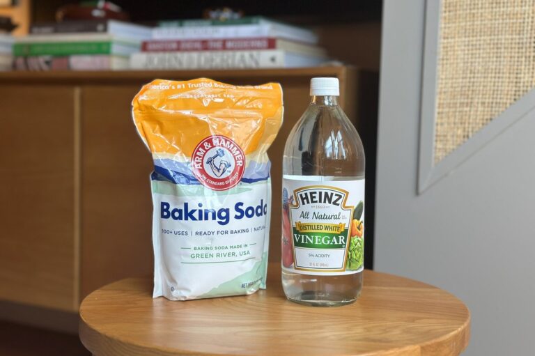 Essig und Backpulver im Abfluss: Das preiswerteste Reinigungsduo Deutschlands