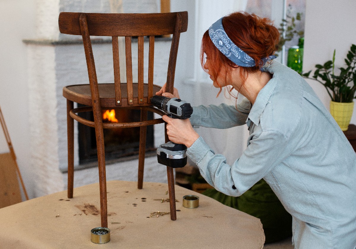 Kaugummi gegen Kratzer: So reparieren Handwerker ihre Möbel kostenlos - image 1