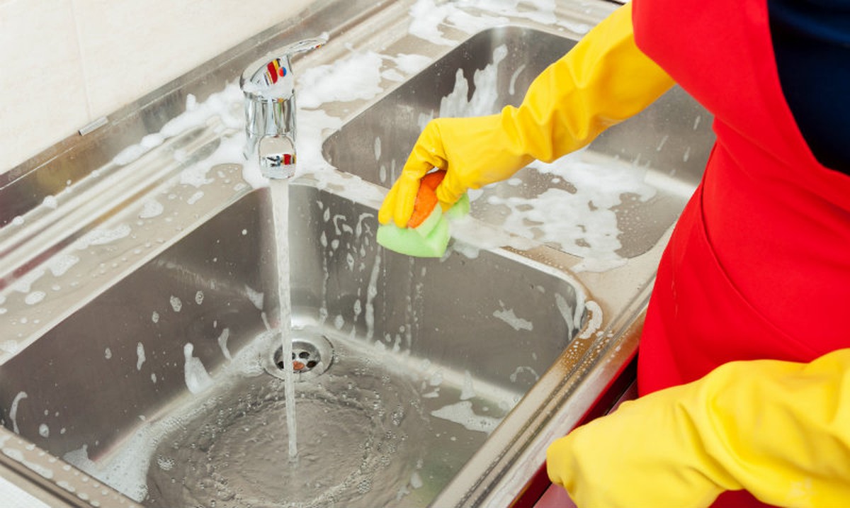 Zahnpasta auf Edelstahl: Der 10-Sekunden-Trick für glänzende Oberflächen - image 1