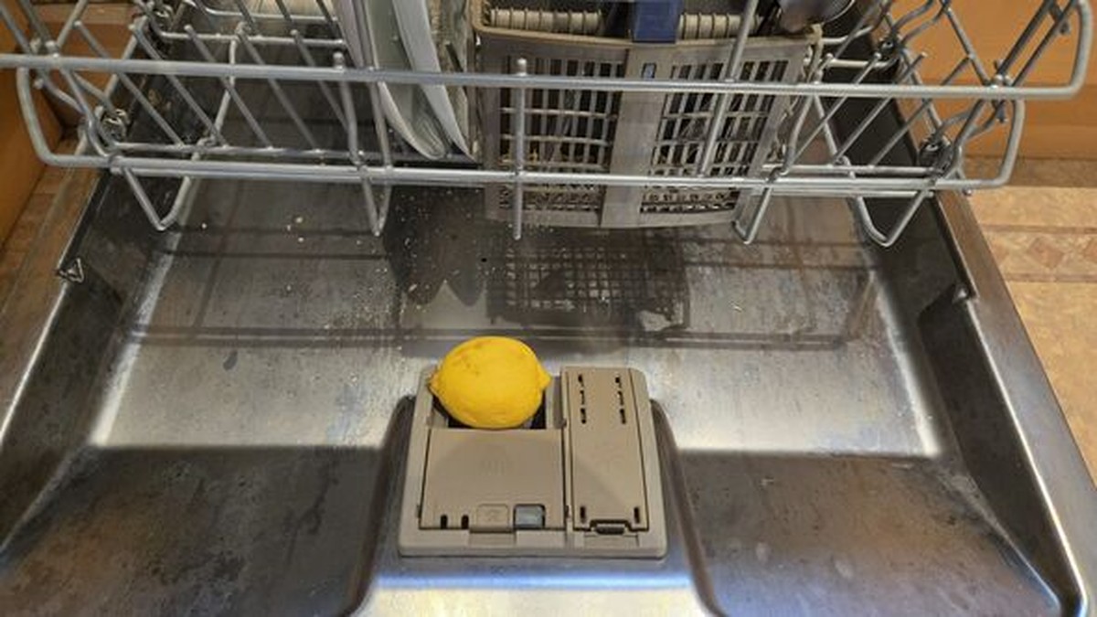 Zitronenschalen in der Spülmaschine: Das natürliche Mittel gegen Kalkablagerungen - image 2