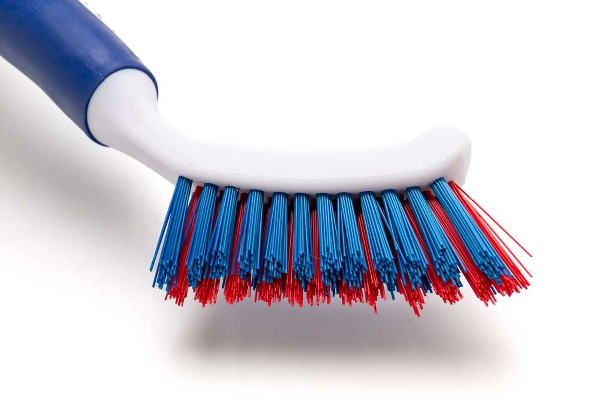 Alte Zahnbürste als Fugenbürste umnutzen: Das Geheimnis sauberer Badezimmerfugen - image 1