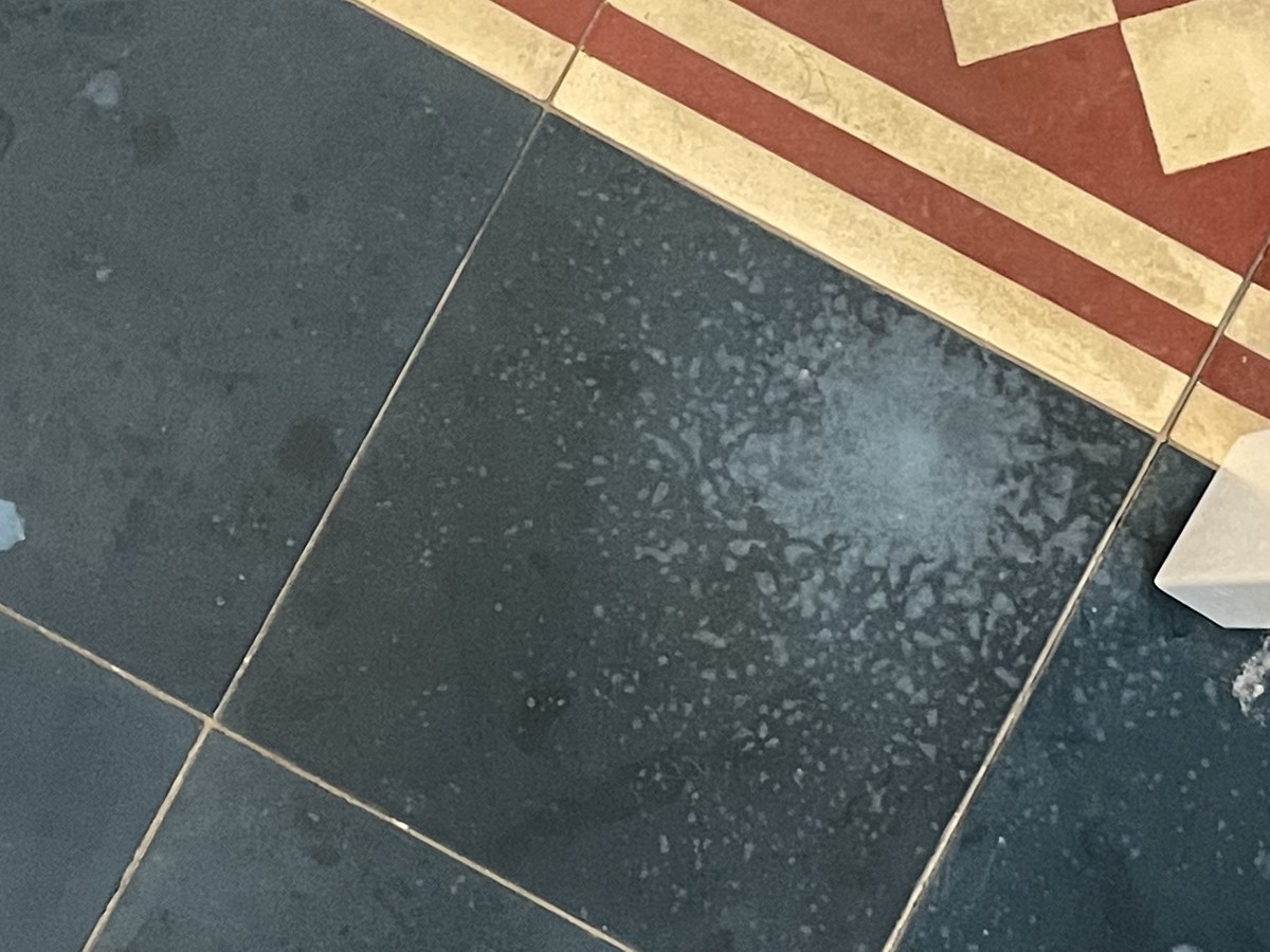 Essig auf Fliesen: Warum Profis nie wieder teure Reiniger kaufen - image 1