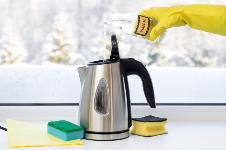 Essig im Wasserkocher? Der Trick, der Ihre Geräte 5 Jahre länger hält