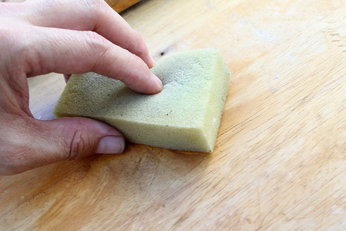 Kaugummi auf dem Parkett? Dieses unerwartete Material löst es in Sekunden