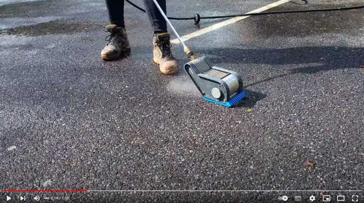 Kaugummi auf dem Teppich? Gefrierbeutel löst das Problem in 10 Minuten