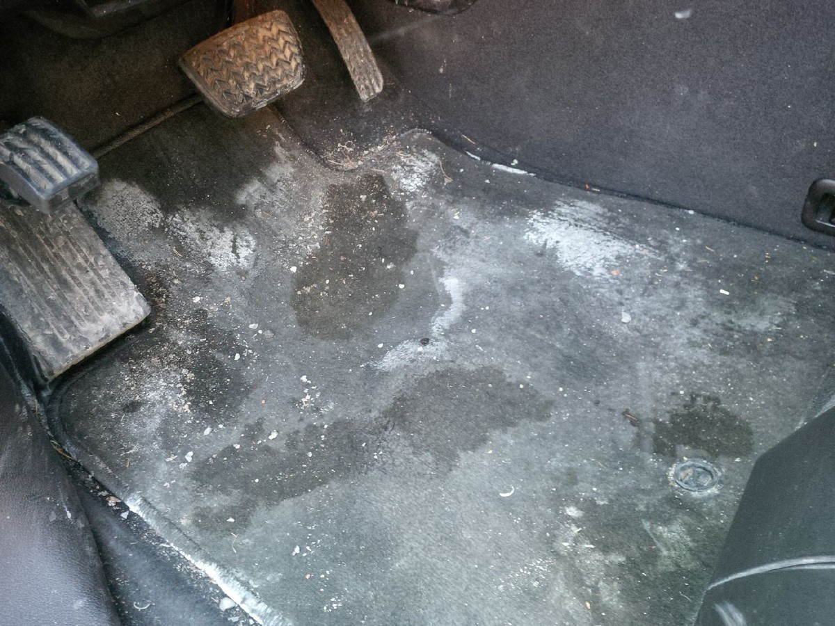 Salz auf Flecken im Teppich – Der Sofort-Trick, bevor Sie den Staubsauger holen - image 1