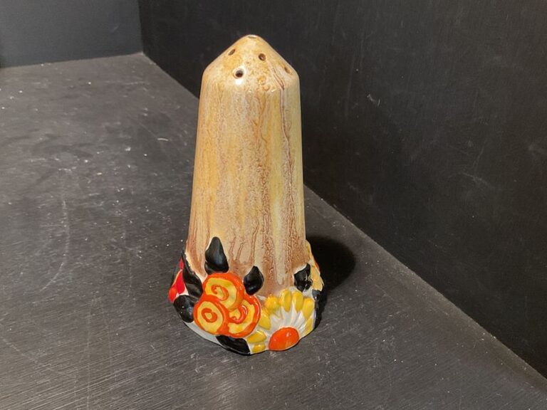 Salzstreuer mit Zucker füllen: Der alte Gärtner-Trick gegen Schnecken im Beet