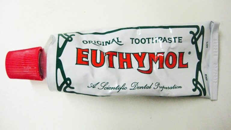 Zahnpasta auf Edelstahl-Kratzern? Der Profi-Trick der Reinigungsfirmen