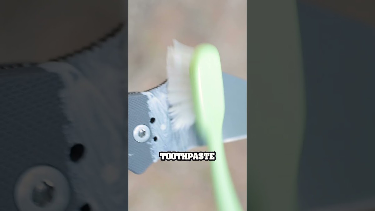 Zahnpasta auf Gartenmöbeln: Wie Sie Rost in 5 Minuten entfernen