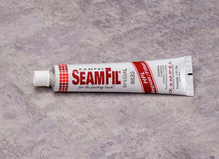 Zahnpasta auf Kratzer im Laminat: Der 2-Euro-Reparaturtrick