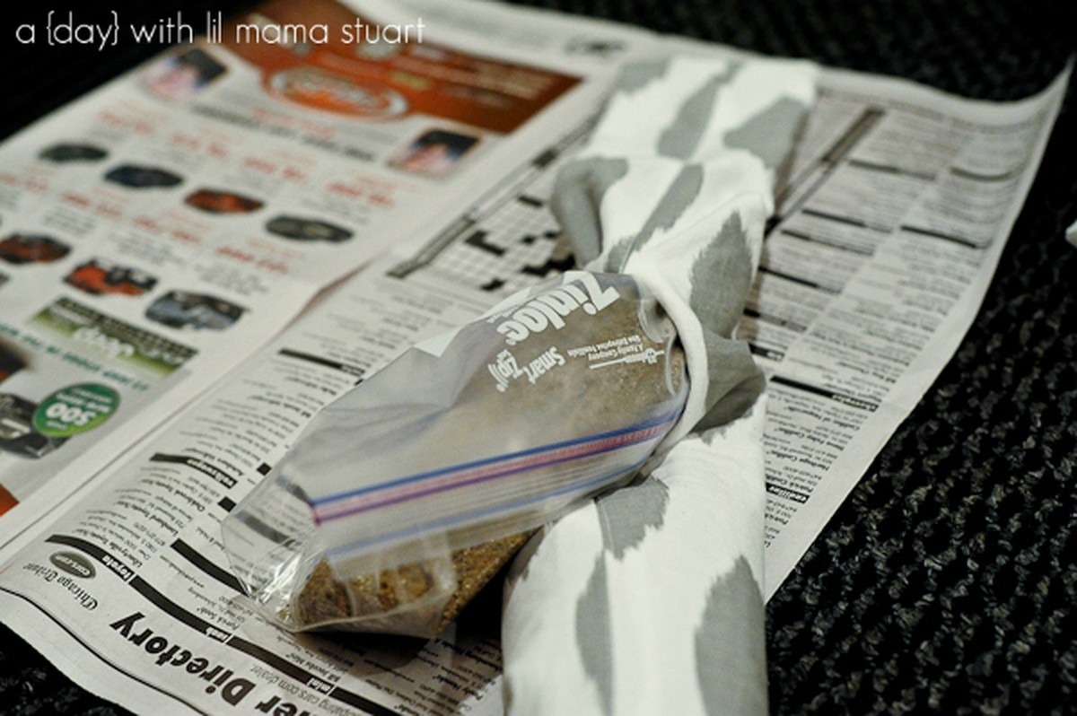 Zeitung unter der Haustür – ein alter Trick gegen Zugluft, der funktioniert - image 1