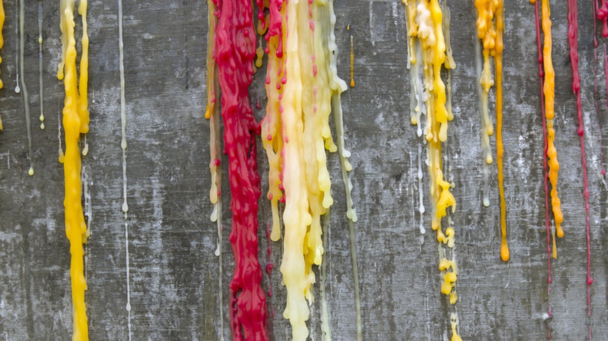 Kerzenwachs an der Wand? Föhn statt Kratzer – die Profimethode - image 1