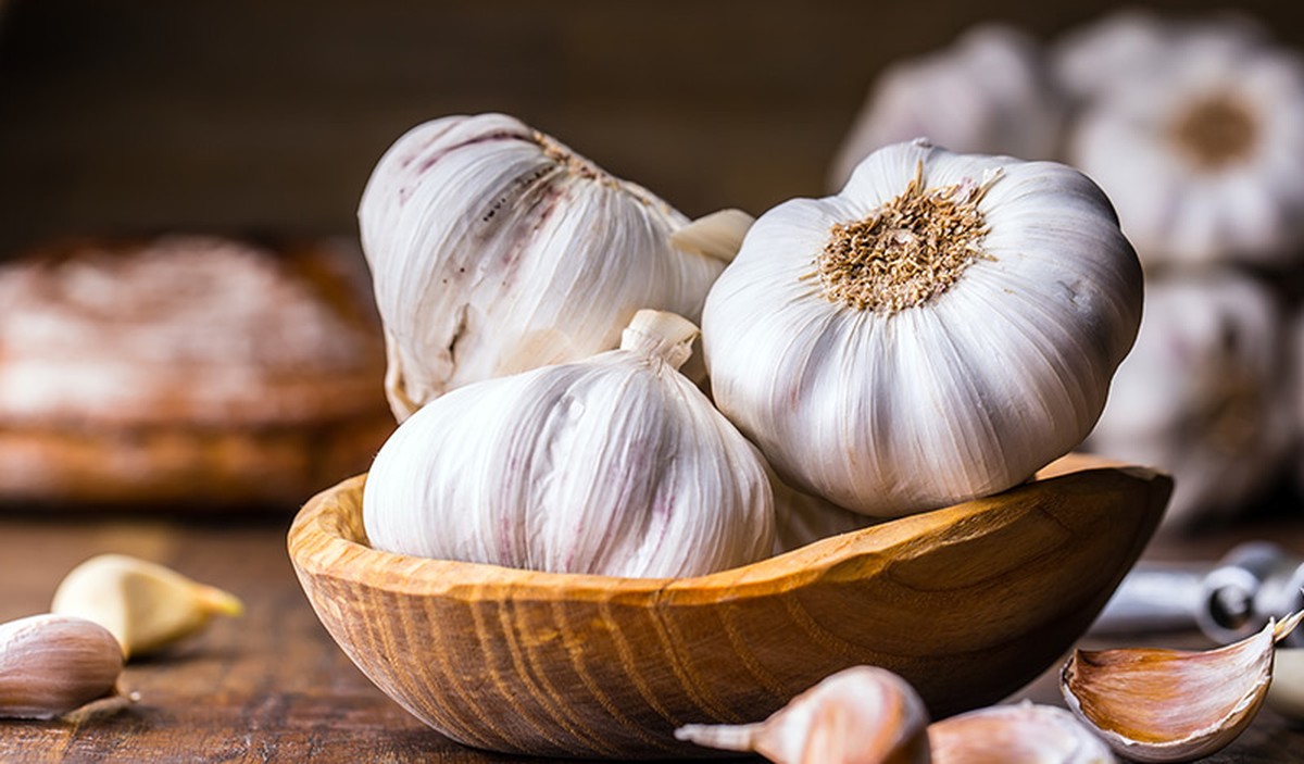 Knoblauch in die Blumenerde? Warum Insekten sofort verschwinden - image 2