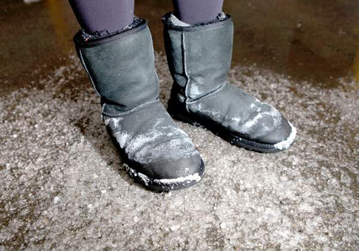 Salz auf Flecken vor dem Waschen: Das Geheimnis, das Reinigungen kostet