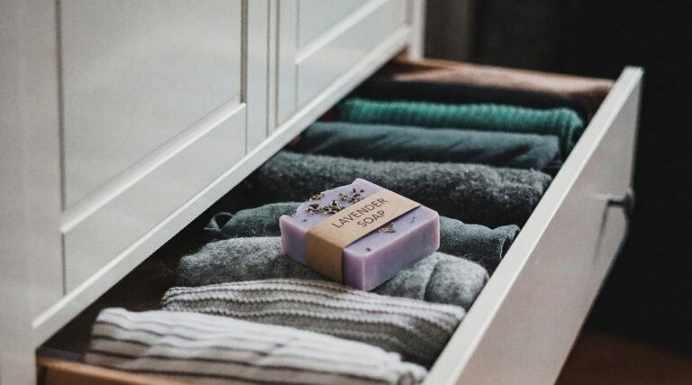 Seife in die Schubladen – das funktioniert besser als jeder Duft
