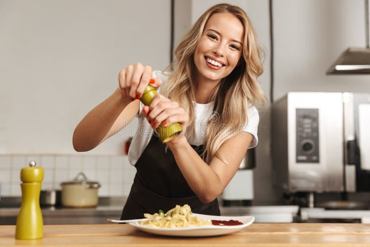 Warum Sterneköche immer eine Prise Salz ins Nudelwasser geben – bevor es kocht - image 1