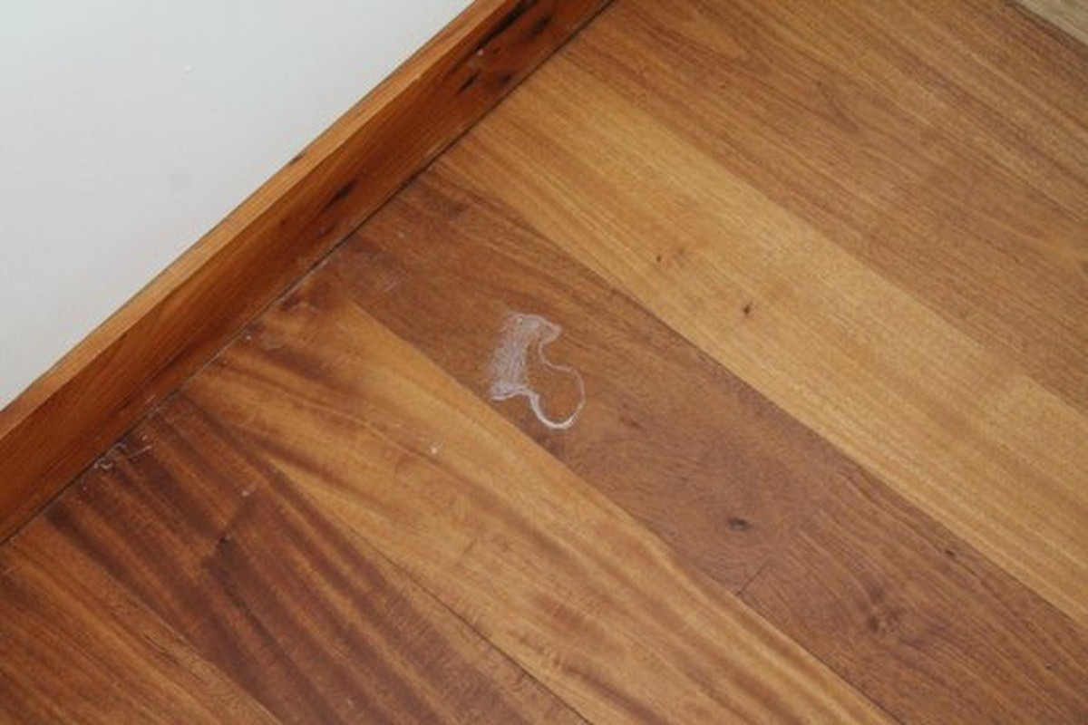 Zahnpasta auf Kratzer im Laminat? Der 3-Minuten-Fix für makellose Böden