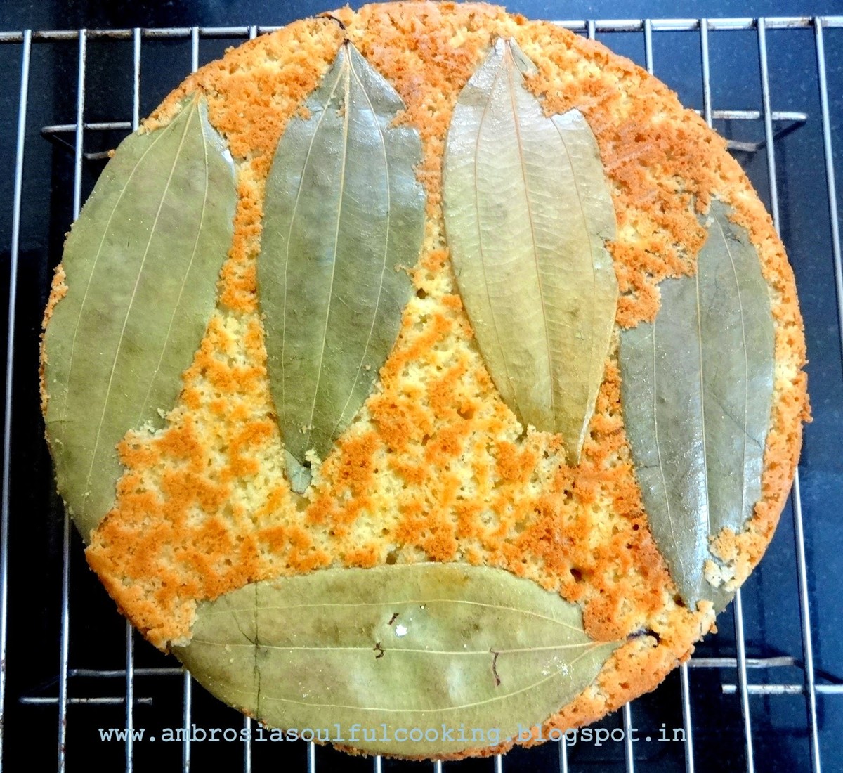 Lorbeerblätter ins Mehl – der 100 Jahre alte Trick gegen Schädlinge - image 2