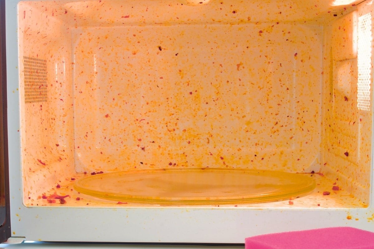 Orangenschalen in der Mikrowelle: Das Geheimnis für strahlend saubere Oberflächen - image 1