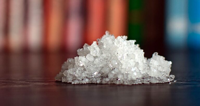 Salz in der Spülmaschine: Warum dein Geschirr plötzlich glänzt