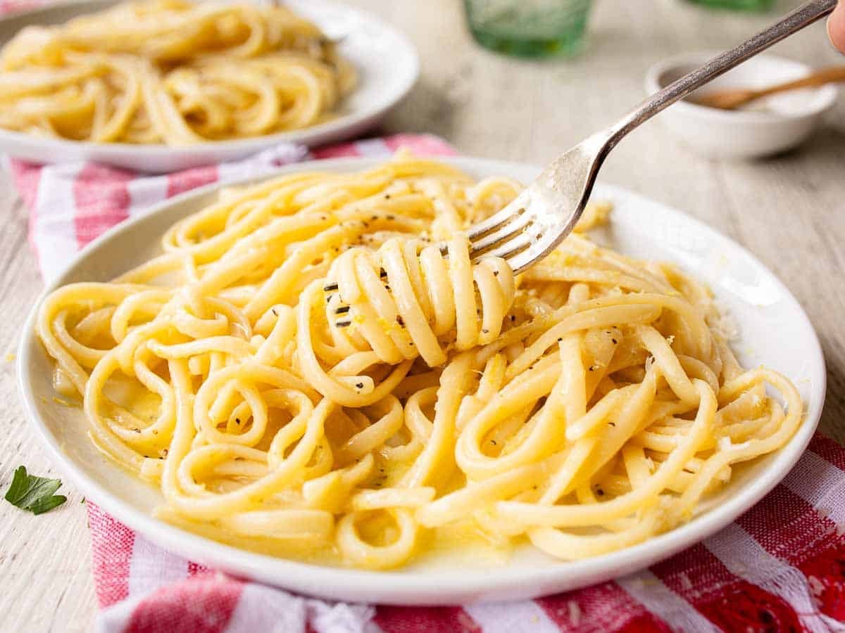 Warum Köche immer Zitronensaft ins Nudelwasser geben - image 2