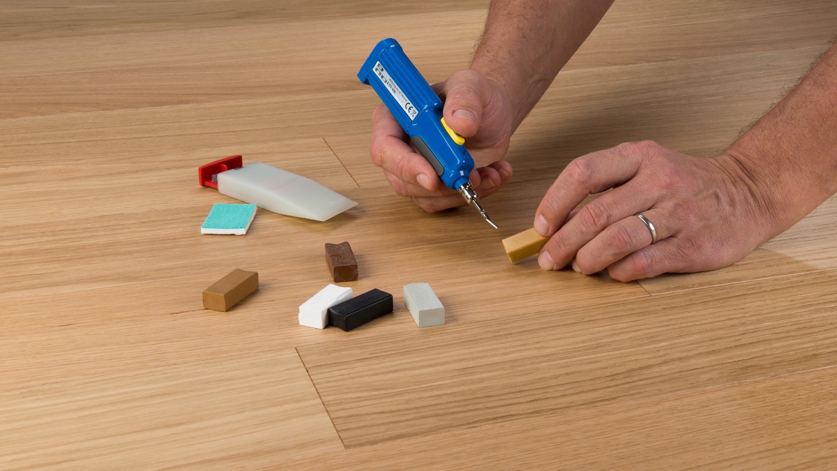 Zahnpasta auf Kratzer im Parkett: Warum Handwerker das täglich nutzen - image 1